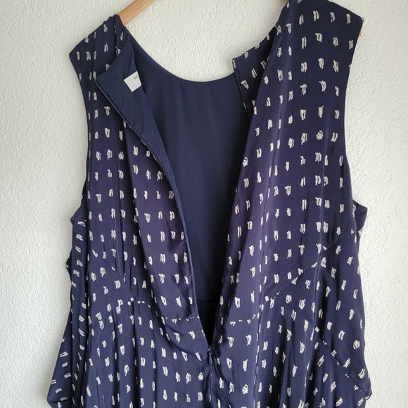 MM LaFleur The Samantha Dress Swipe Print Dark Iris Navy Sleeveless Plus Size 2 - Picture 6 of 7